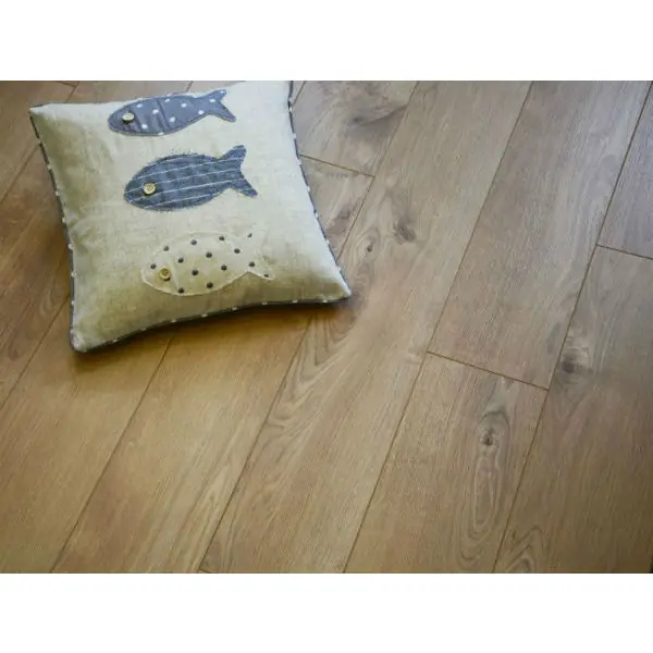 Barnyard Oak Laminate Flooring(1.77y²)per pack Hot Deal